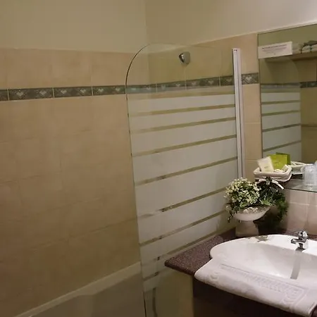 Le Petit Relais Hotel