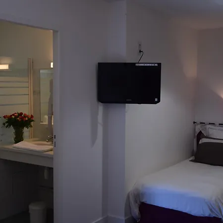 Le Petit Relais Hotel 2*